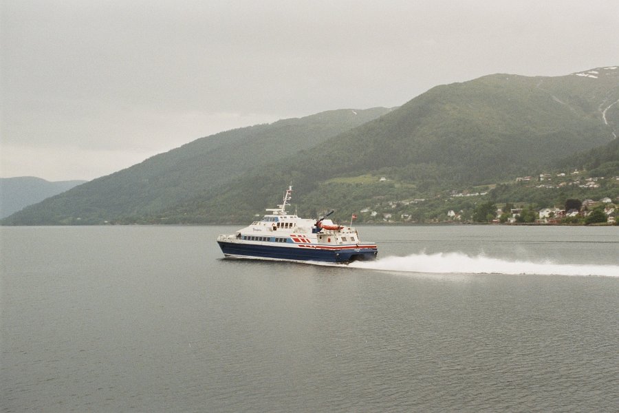 2003060613 fjaerlandfjord hurtibat